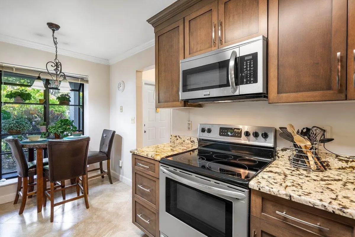 Granite Counters at 5020 Golfview Court 1415, Delray Beach