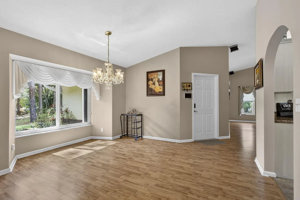 Dining at 12751 Orange Boulevard, West Palm Beach