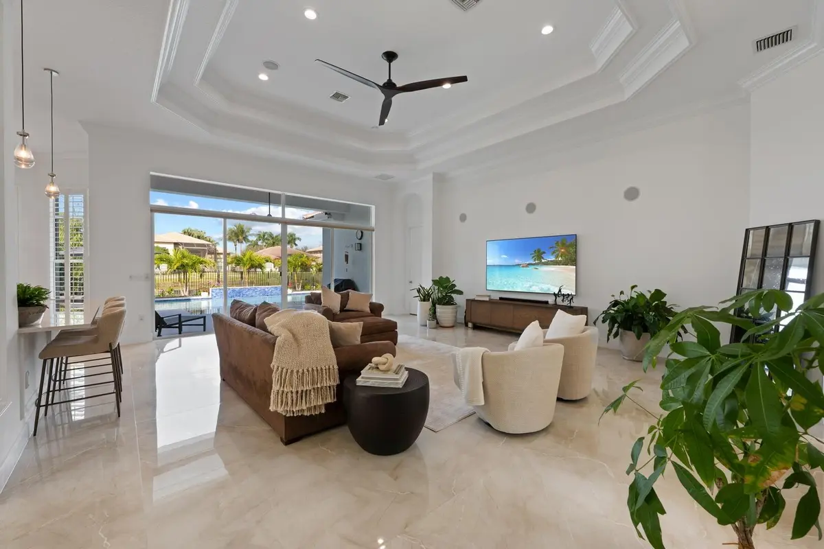 Natural Light at 11912 Fox Hill Circle, Boynton Beach