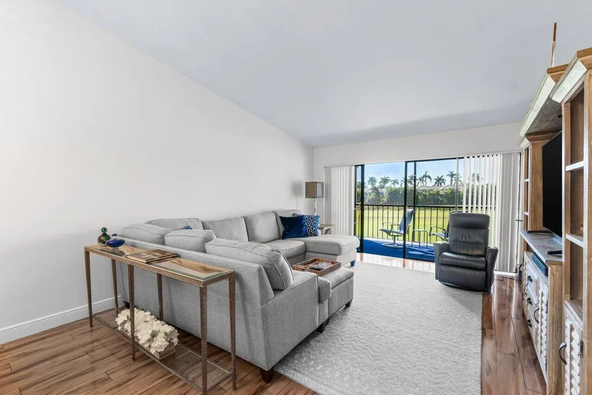 Living Area at 5120 Golfview Court 1722, Delray Beach