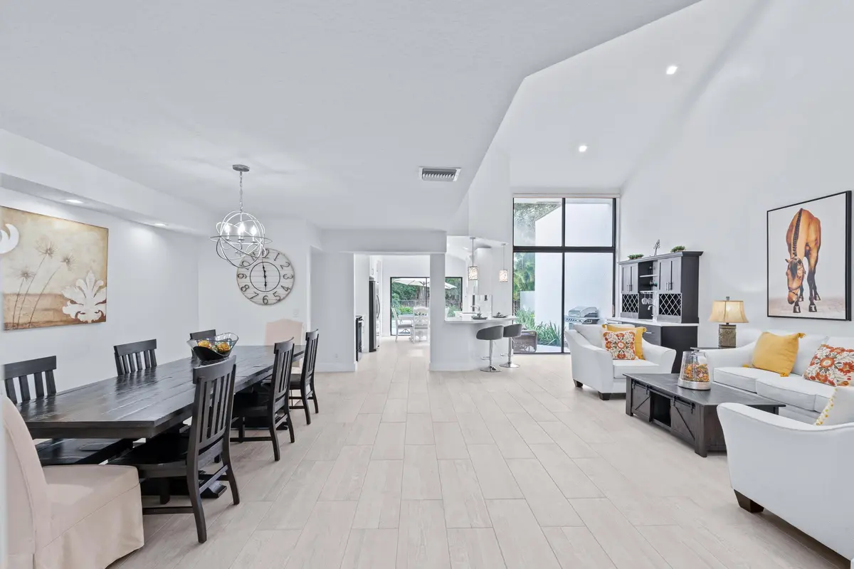 A7407686 at 2442 Windsor Way Court, Wellington
