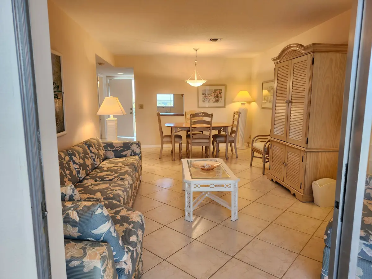Family/Dining View at 230 NE 26th Avenue 408, Boynton Beach