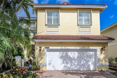 1115 Linden Street, Hollywood – sold