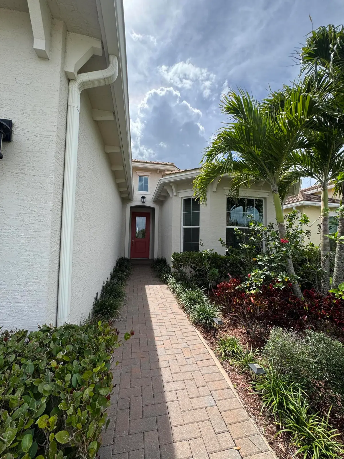 Front walkway at 15992 Whippoorwill Circle, Westlake