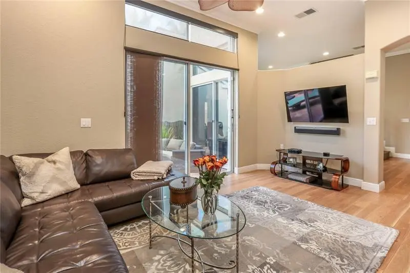 1115 pix 8 at 1115 Linden Street, Hollywood