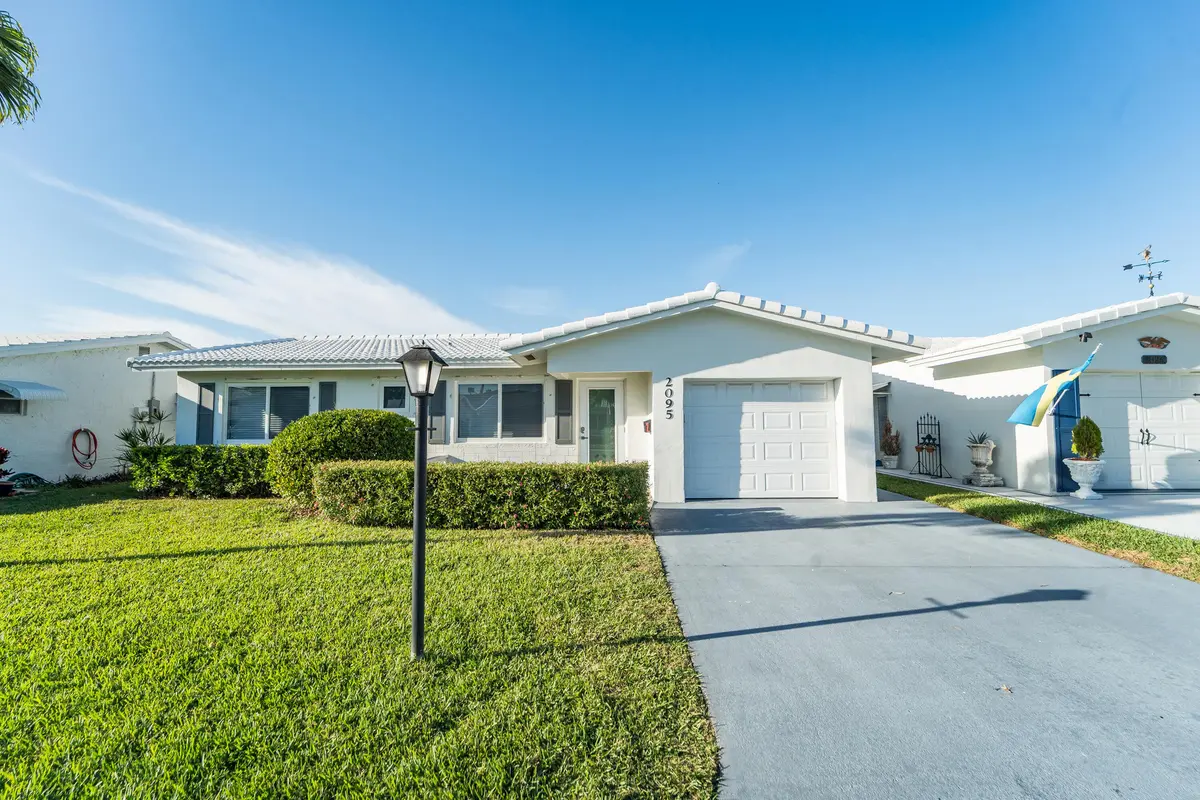 Large Driveway at 2095 SW 14 Avenue, Boynton Beach