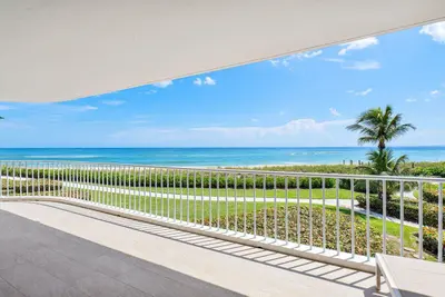 2001 SE Sailfish Point Boulevard 212, Stuart – Condominium for sale