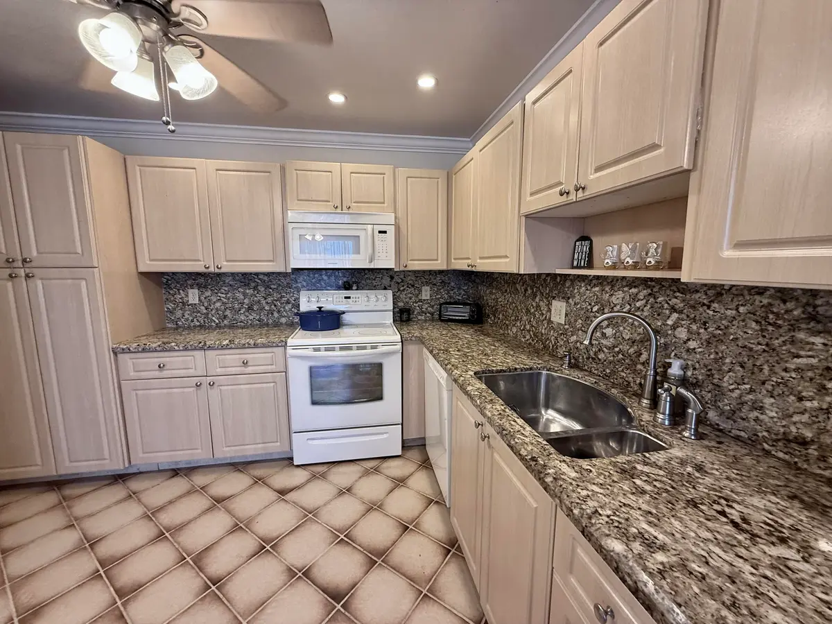 KITCHEN at 1660 NW 20th Avenue 101, Delray Beach