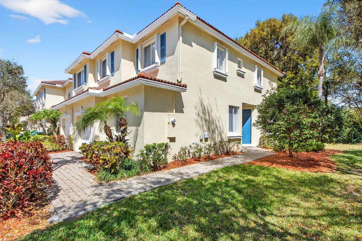 Private entrance at 3092 N Evergreen Circle 3092, Boynton Beach