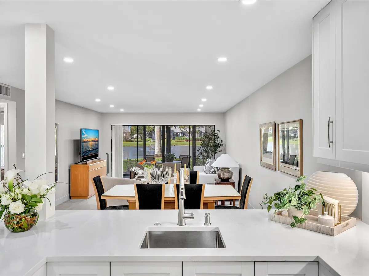 11-FPP00116 at 5056 Oakhill Lane 815, Delray Beach