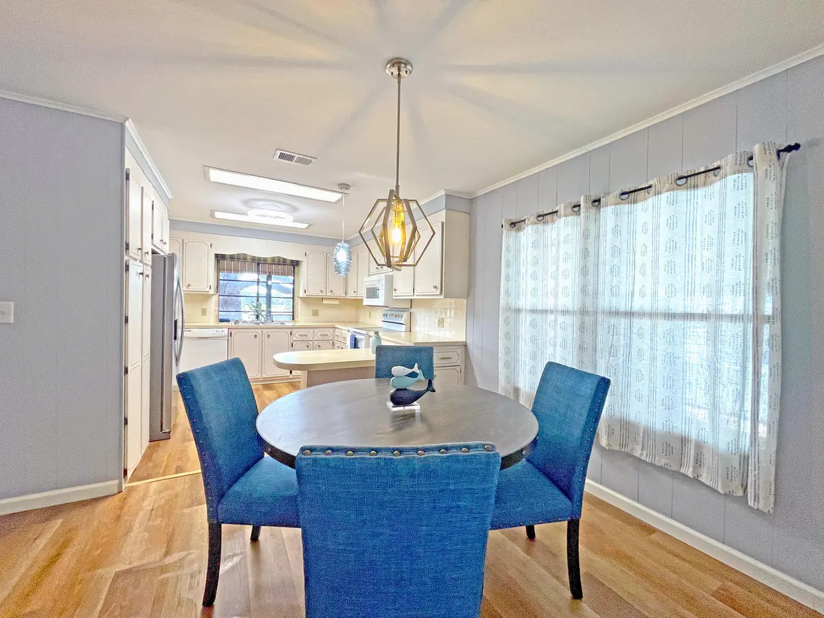 dining room to kitchen view at 7660 SE Shenandoah Drive, Hobe Sound