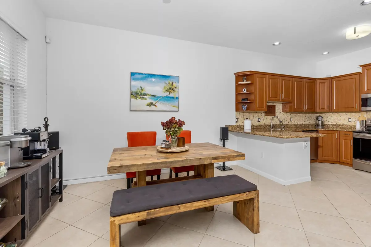 Dining 2 at 1222 NE 18th Avenue 1, Fort Lauderdale