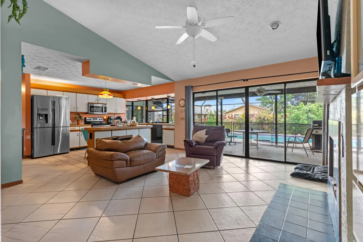 1119 SE Cambridge Drive, Port St. Lucie, FL – photo 8