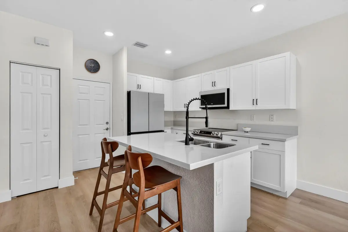 13-web-or-mls-8H3A7956 at 3234 W 100th Terrace, Hialeah