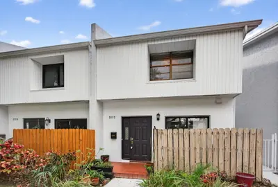 2122 NE 44th Street, Lighthouse Point – Townhouse for sale
