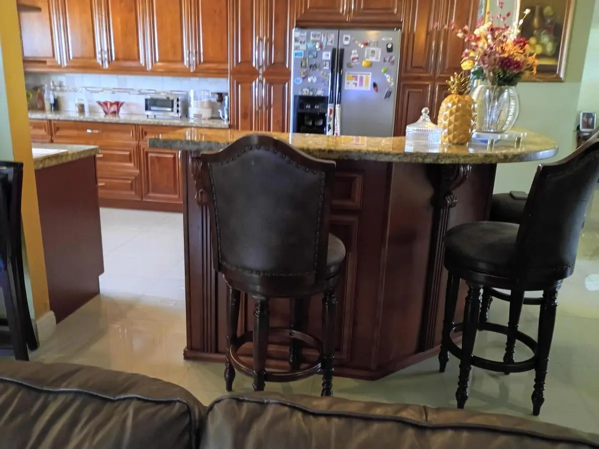 McKenzie and breakfast counter 3 at 7401 NW 49th Court, Lauderhill