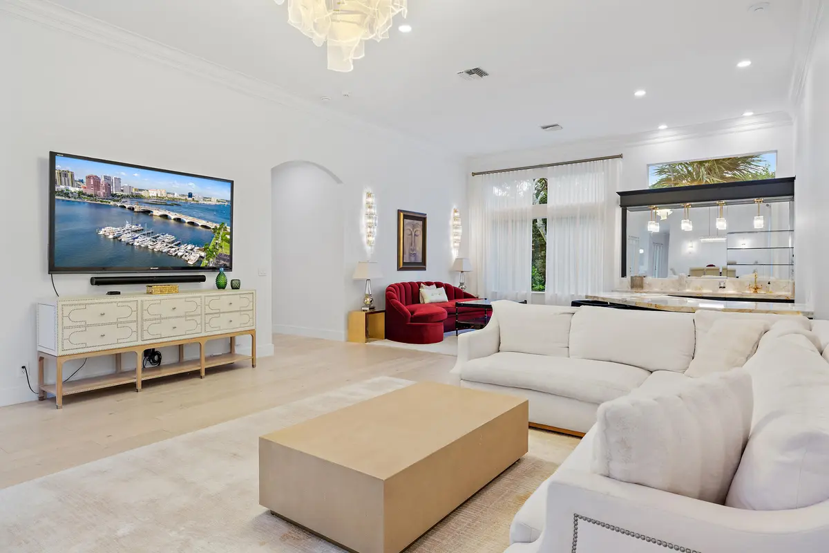 Living Area at 325 Eagle Drive, Jupiter