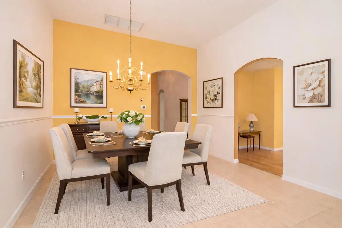 dining at 350 SW Lake Forest Way, Port St. Lucie