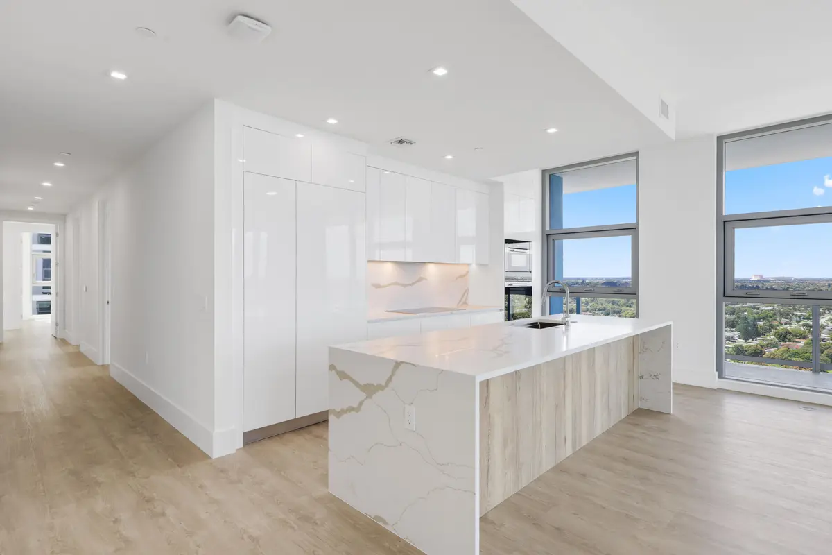 220 Lake Shore Drive - 11.jpg-FULL at 220 Lake Shore Drive 1823, Lake Park