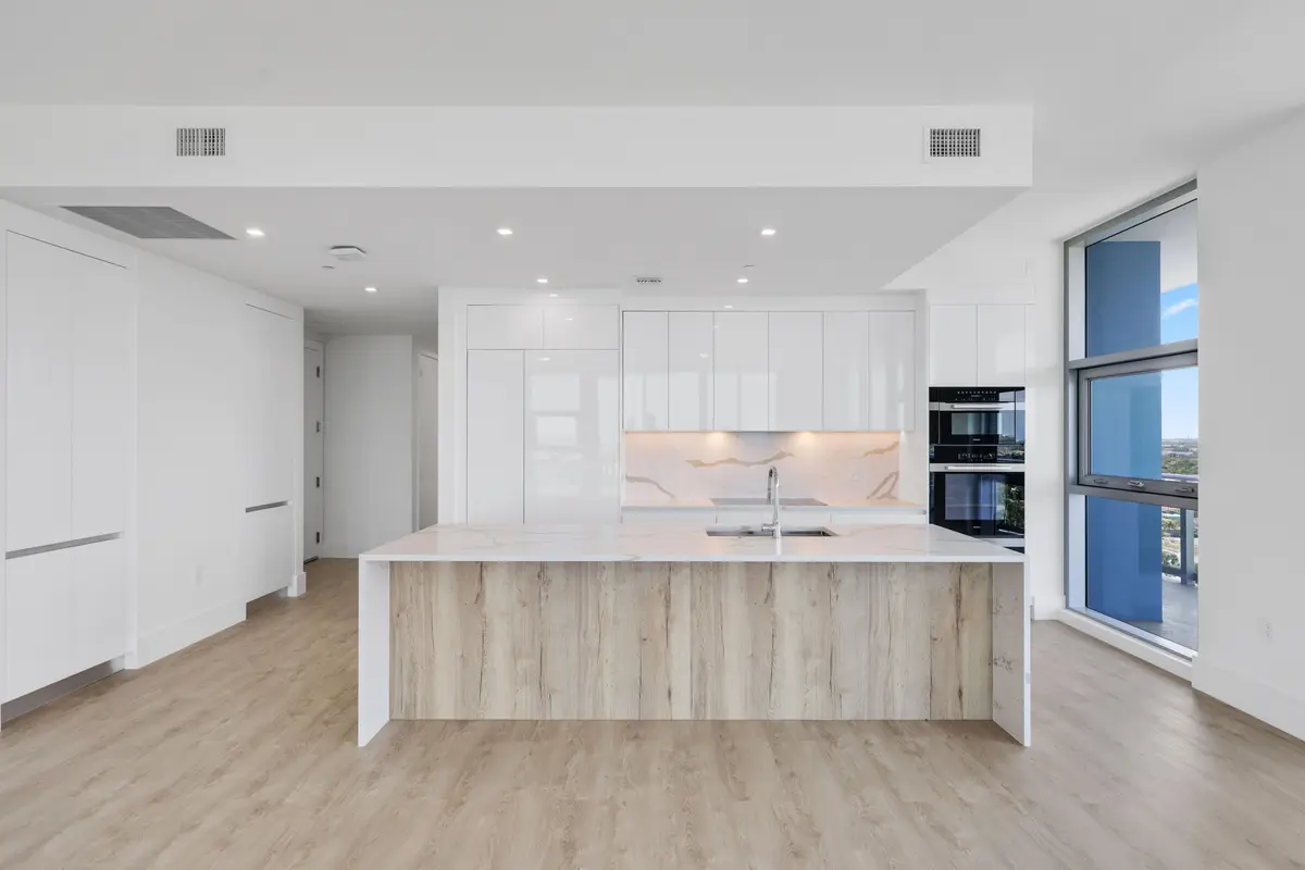 220 Lake Shore Drive - 9.jpg-FULL at 220 Lake Shore Drive 1823, Lake Park