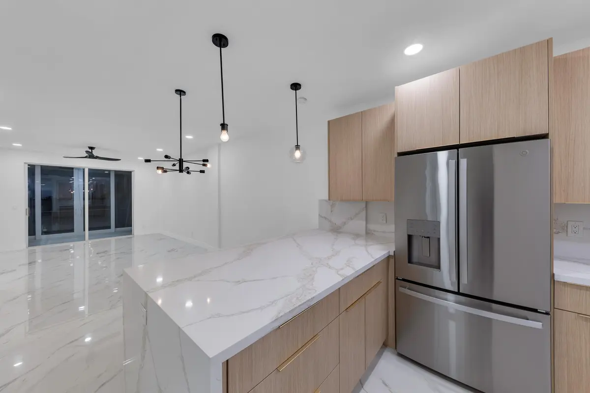 Quartz Counter Tops at 100 Paradise Harbour Boulevard 502, North Palm Beach