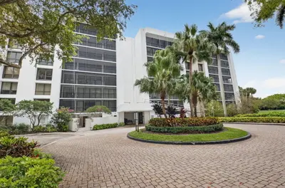 20090 Boca West Drive 318, Boca Raton – sold