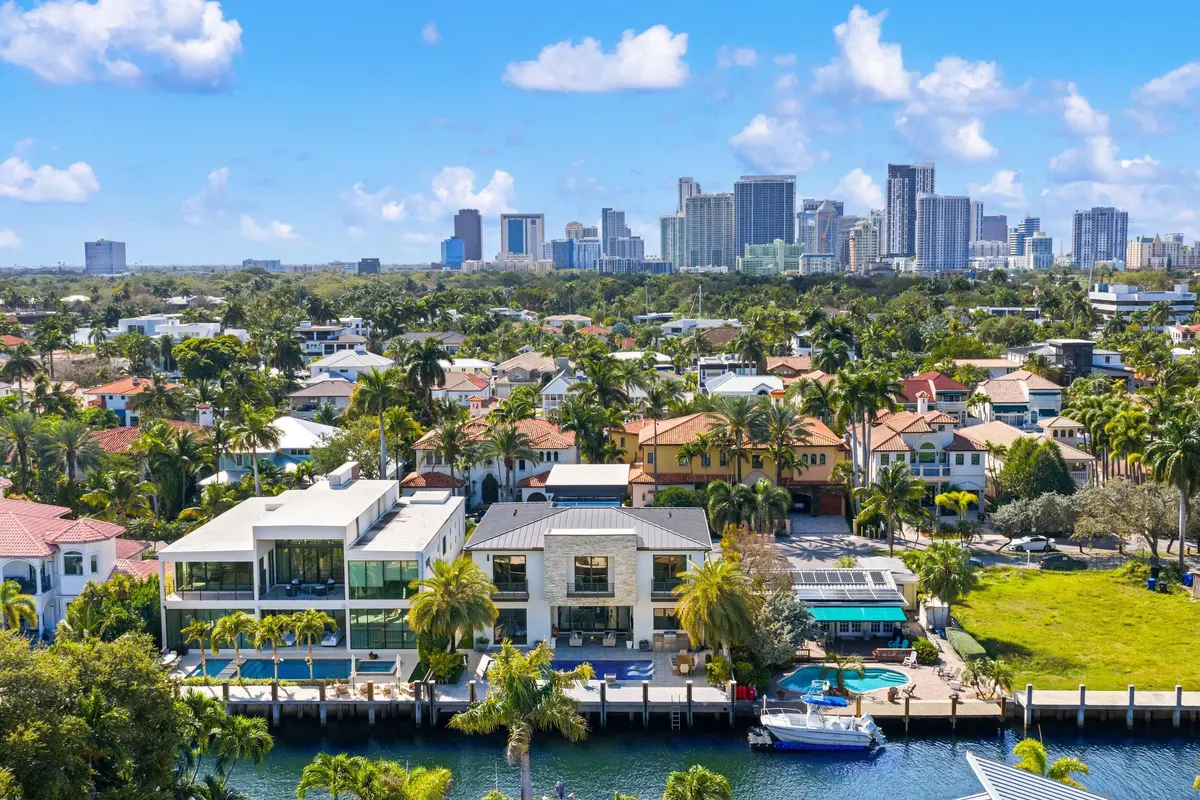 Aerial at 424 Coconut Isle Drive, Fort Lauderdale