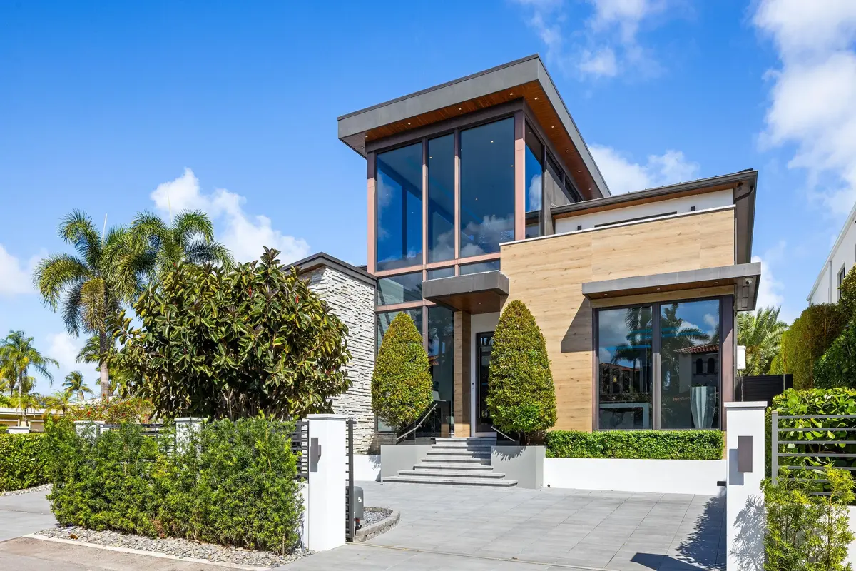 Front at 424 Coconut Isle Drive, Fort Lauderdale