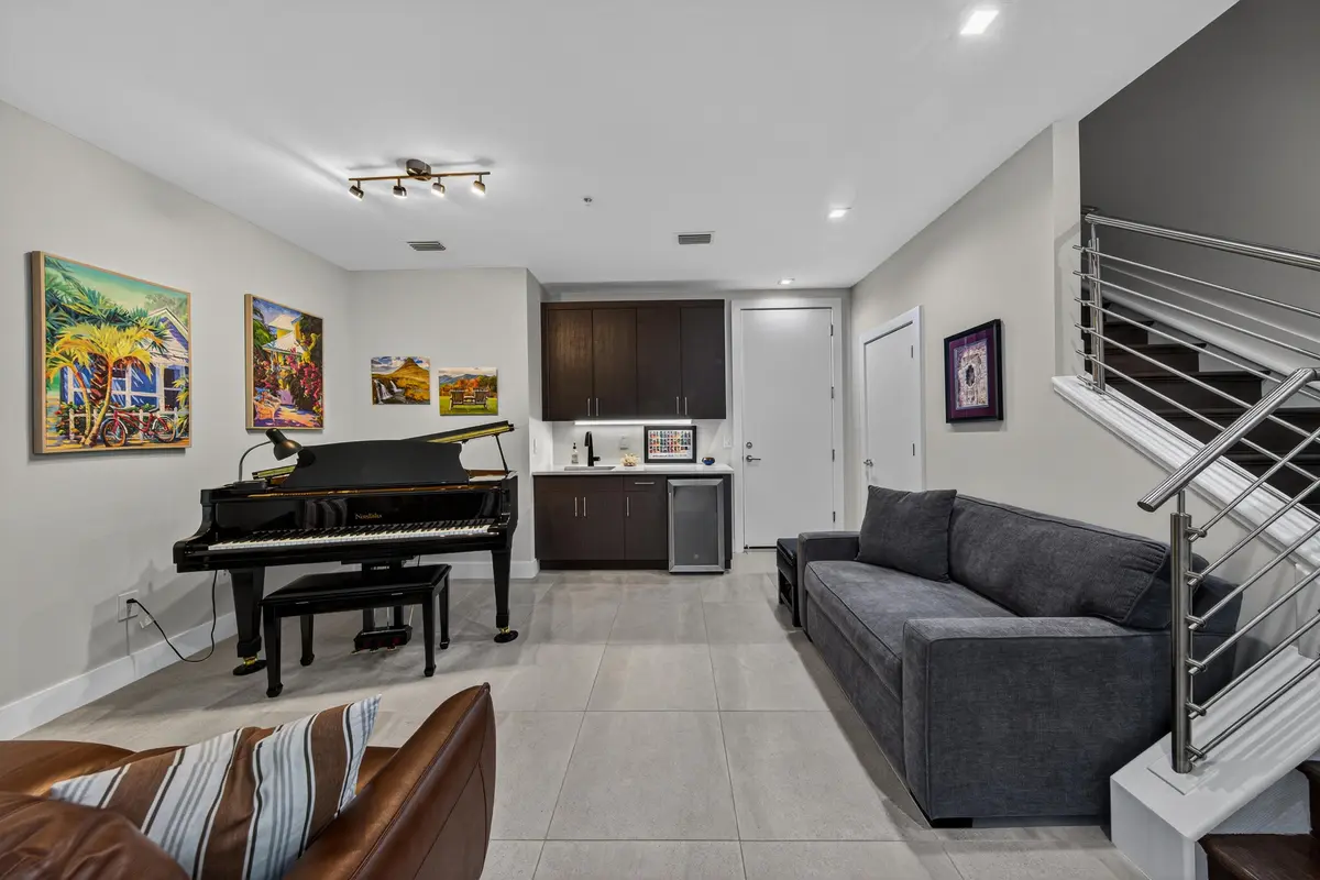 Coffelt-41 at 615 NE 22nd Drive, Wilton Manors