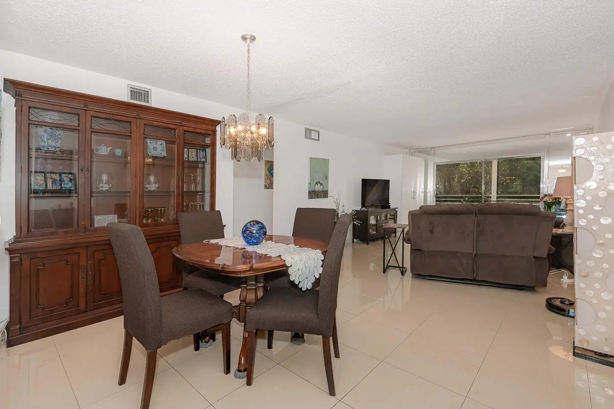 Dining at 2102 Lucaya Bend J3, Coconut Creek