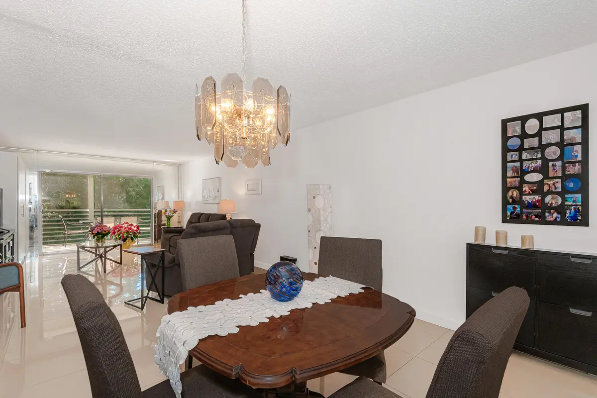 Dining at 2102 Lucaya Bend J3, Coconut Creek