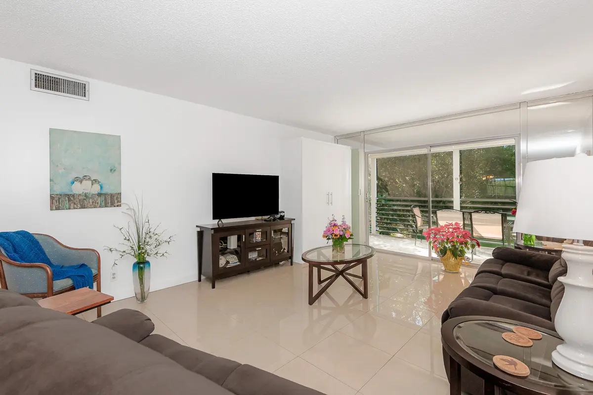 Living at 2102 Lucaya Bend J3, Coconut Creek