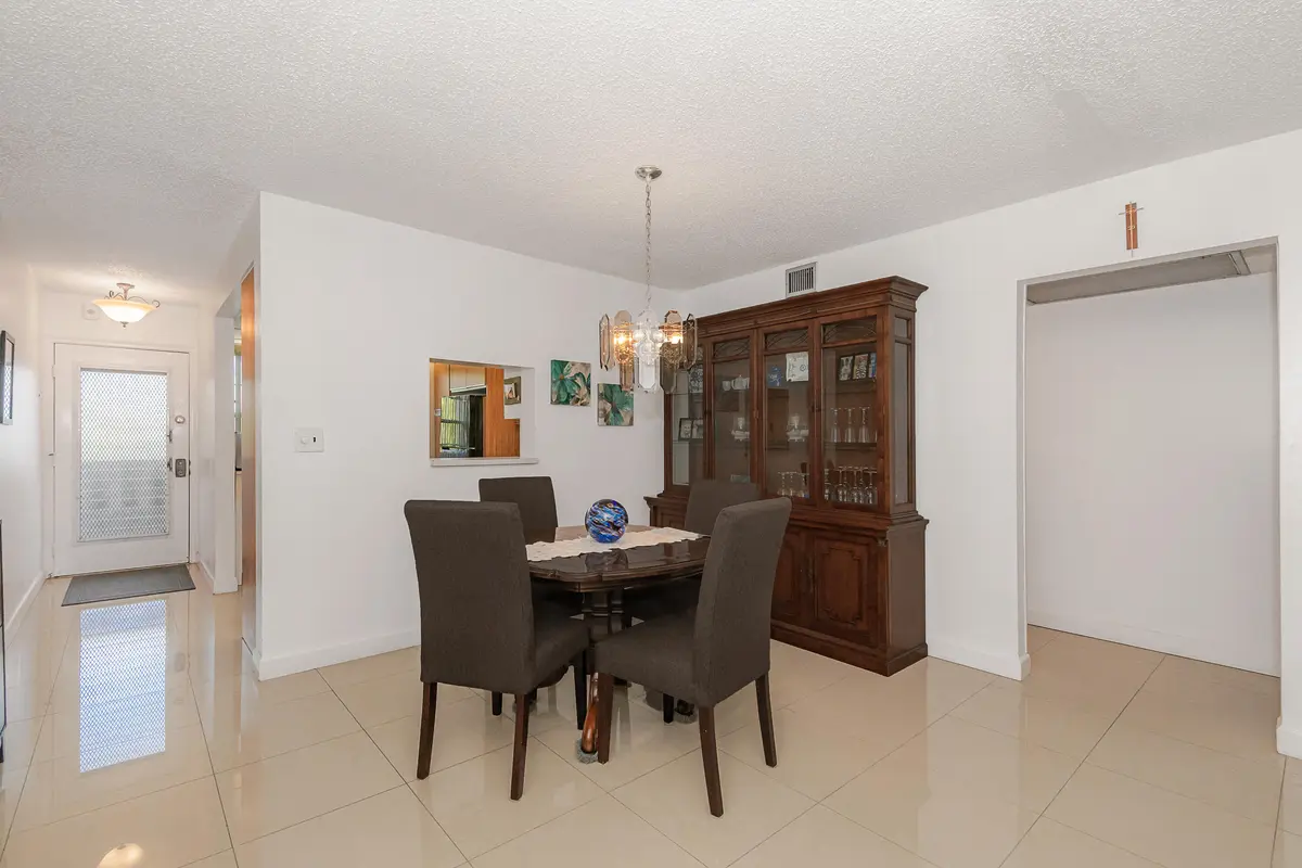 Dining at 2102 Lucaya Bend J3, Coconut Creek