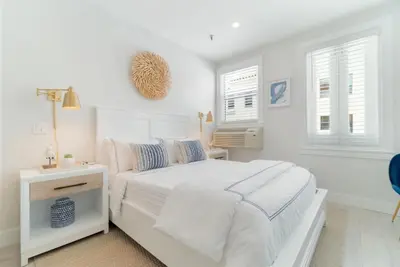235 Sunrise Avenue Unit 2016, Palm Beach – sold