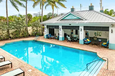 255 NE 3rd Avenue Unit 2-407, Delray Beach – sold