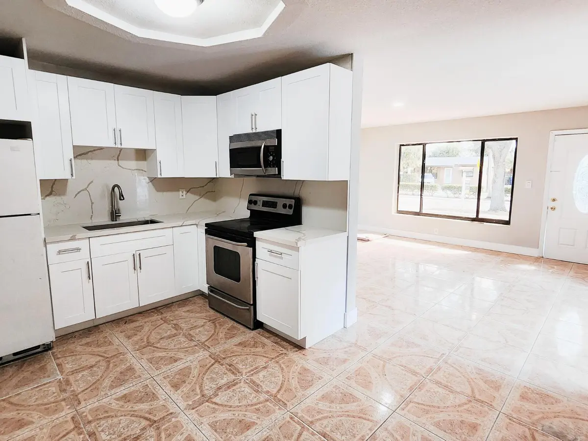 6821 SW 17th Street, North Lauderdale, FL – photo 5
