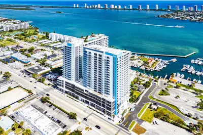 220 Lake Shore Drive 1613, Lake Park – Condominium for sale