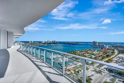 220 Lake Shore Drive 2411, Lake Park – Condominium for sale