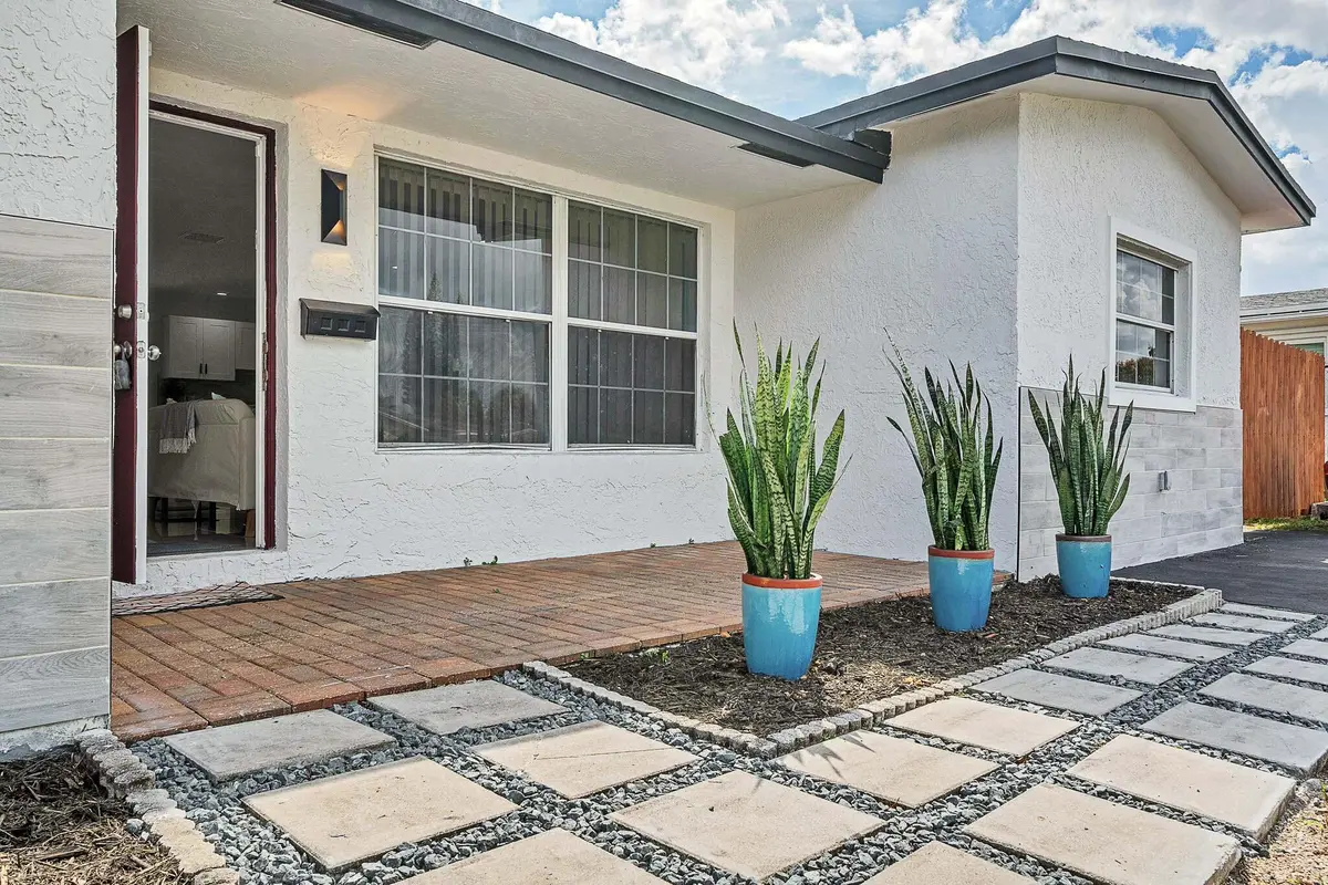 2 Entryway at 6520 Kimberly Boulevard, North Lauderdale