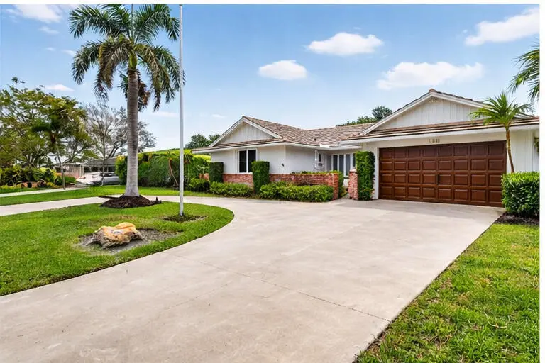 Circular Driveway and Garage at 229 Walton Heath Drive, Atlantis
