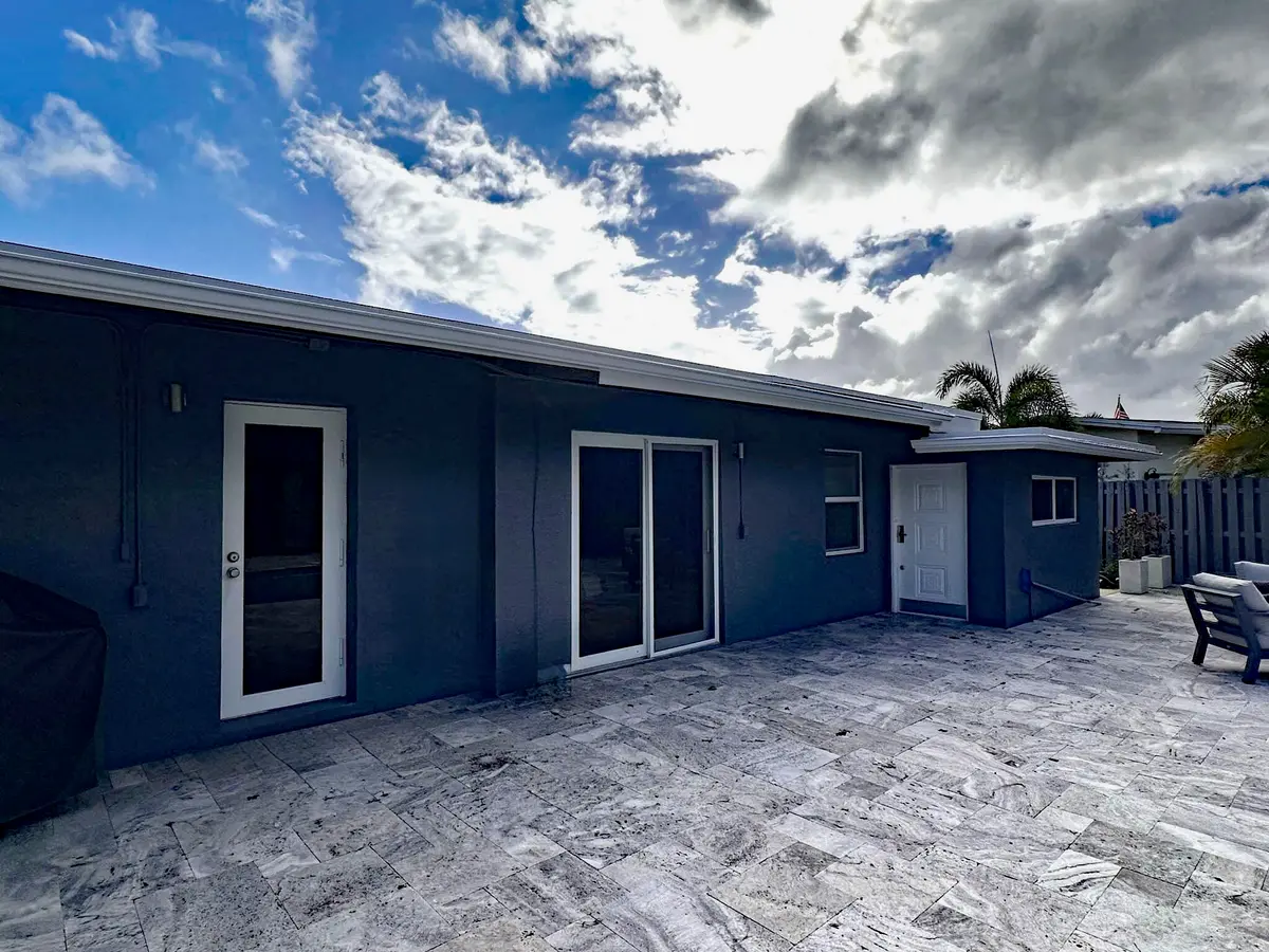 IMG_2995 at 525 NE 27th Street, Wilton Manors