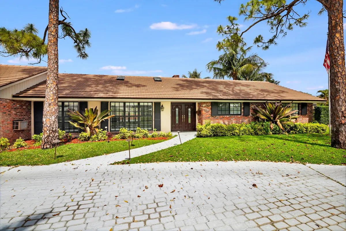 low-1 at 320 N Country Club Drive, Atlantis