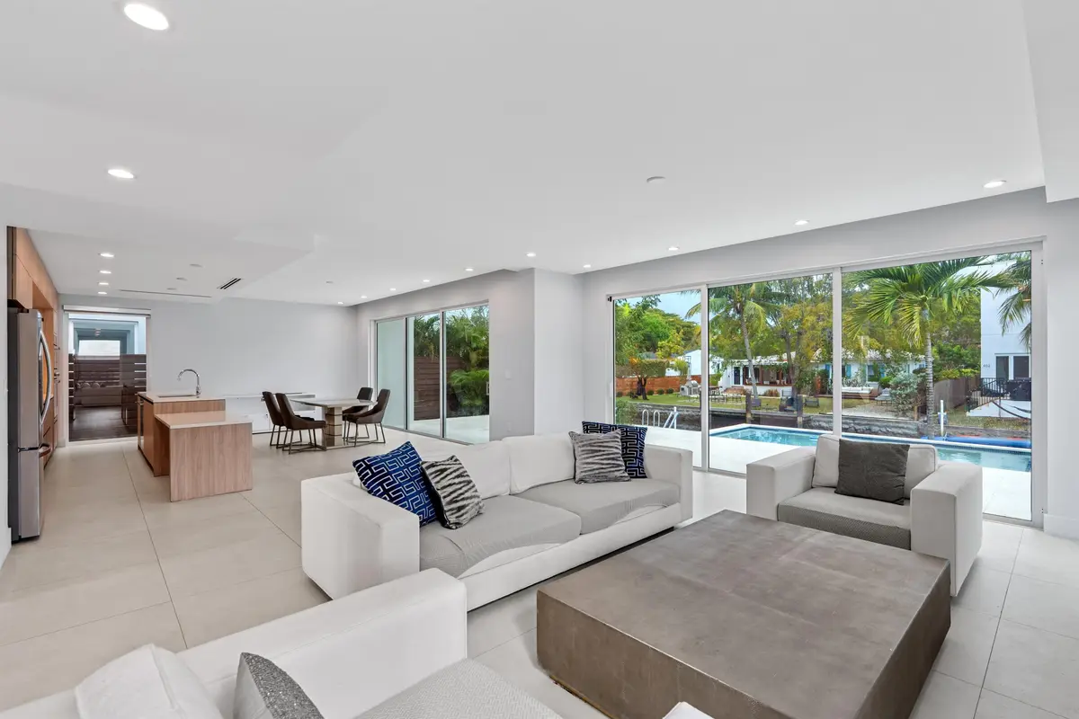 FAMILY_LOOKING_OUT_2_DT at 605 SW 12th Street, Fort Lauderdale