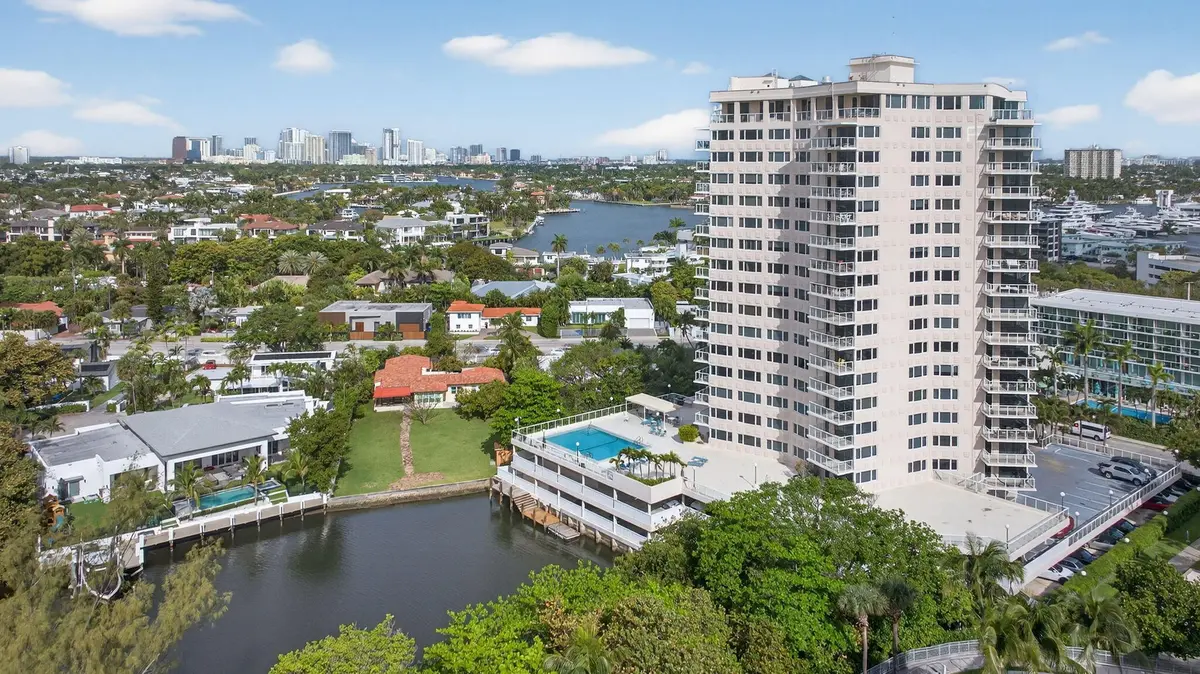 3-web-or-mls-3000--22 at 3000 Holiday Drive 1602, Fort Lauderdale