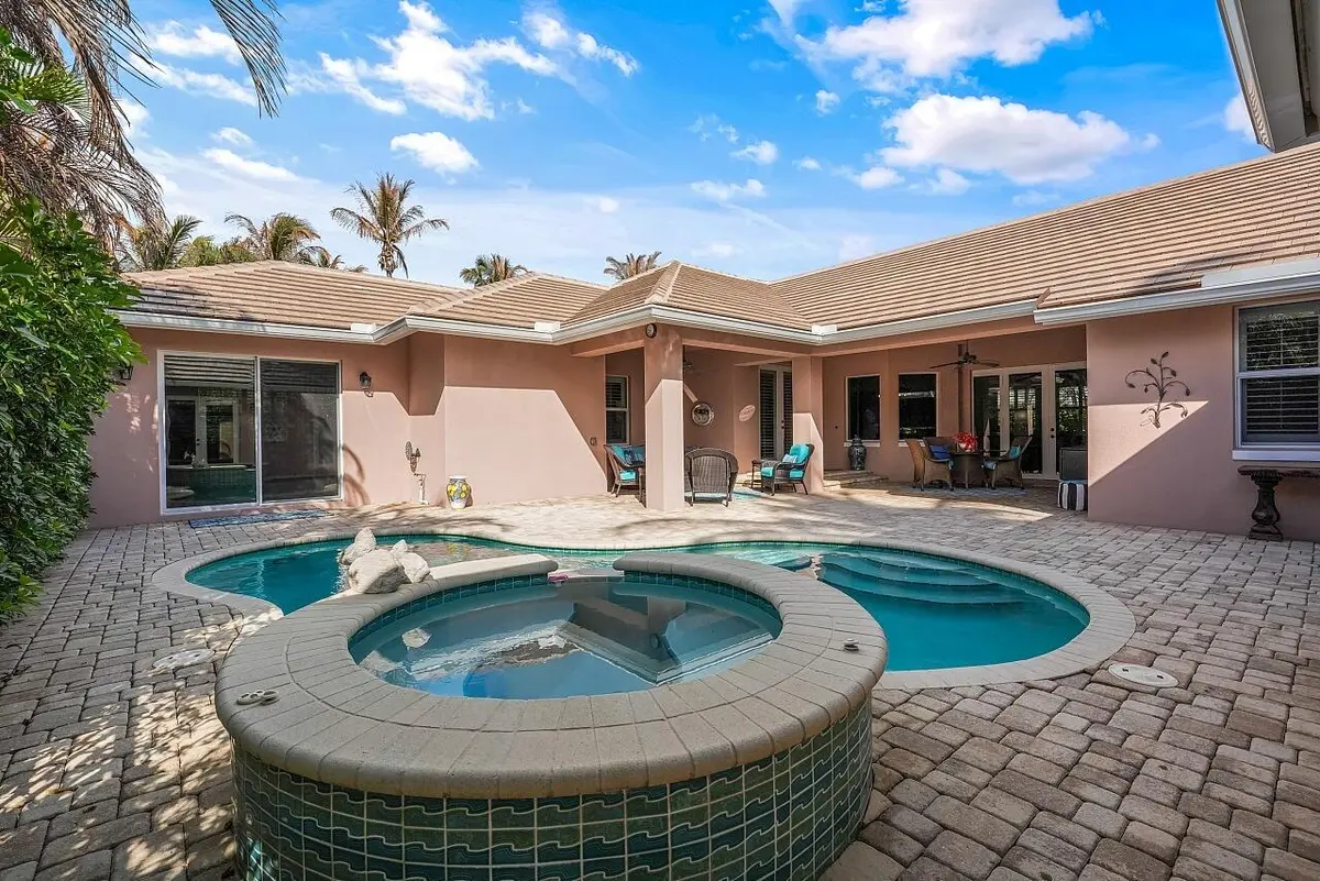 Courtyard Pool and Spa at 9078 Castle Harbour Circle, Vero Beach