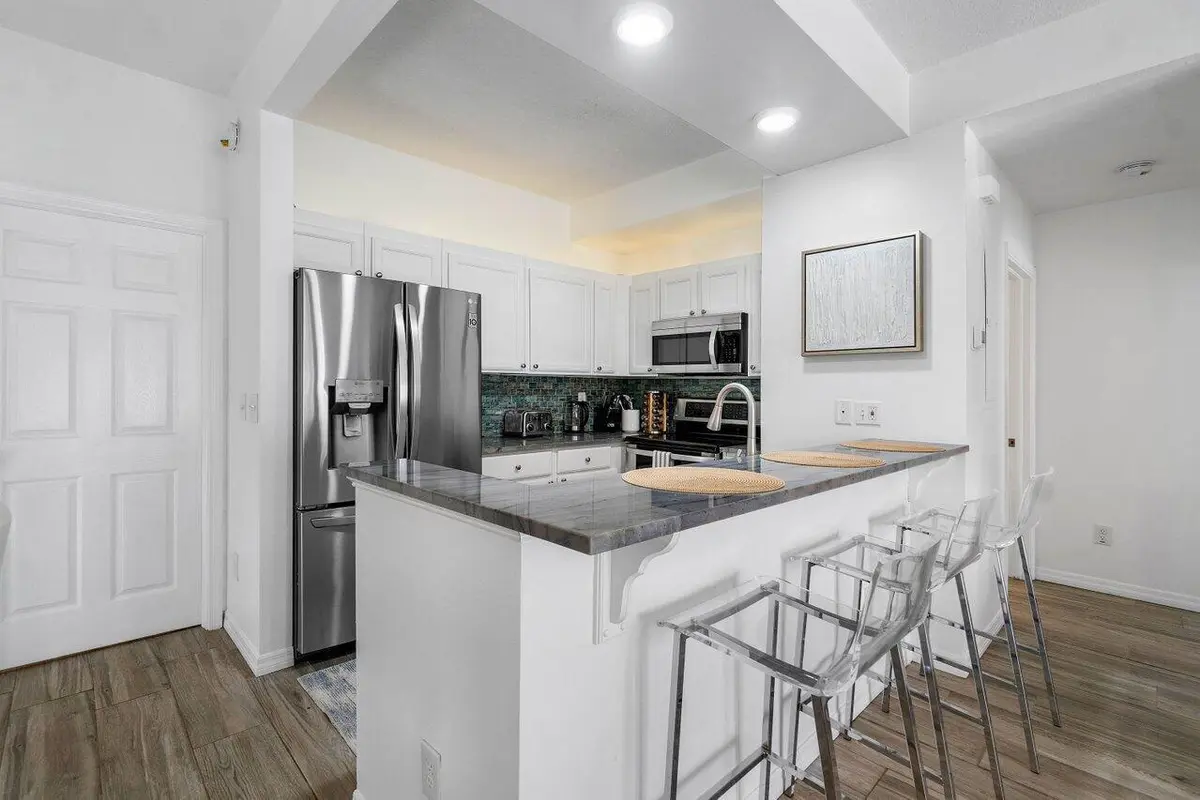 Breakfast Bar at 820 Bella Vista Court 20, Jupiter