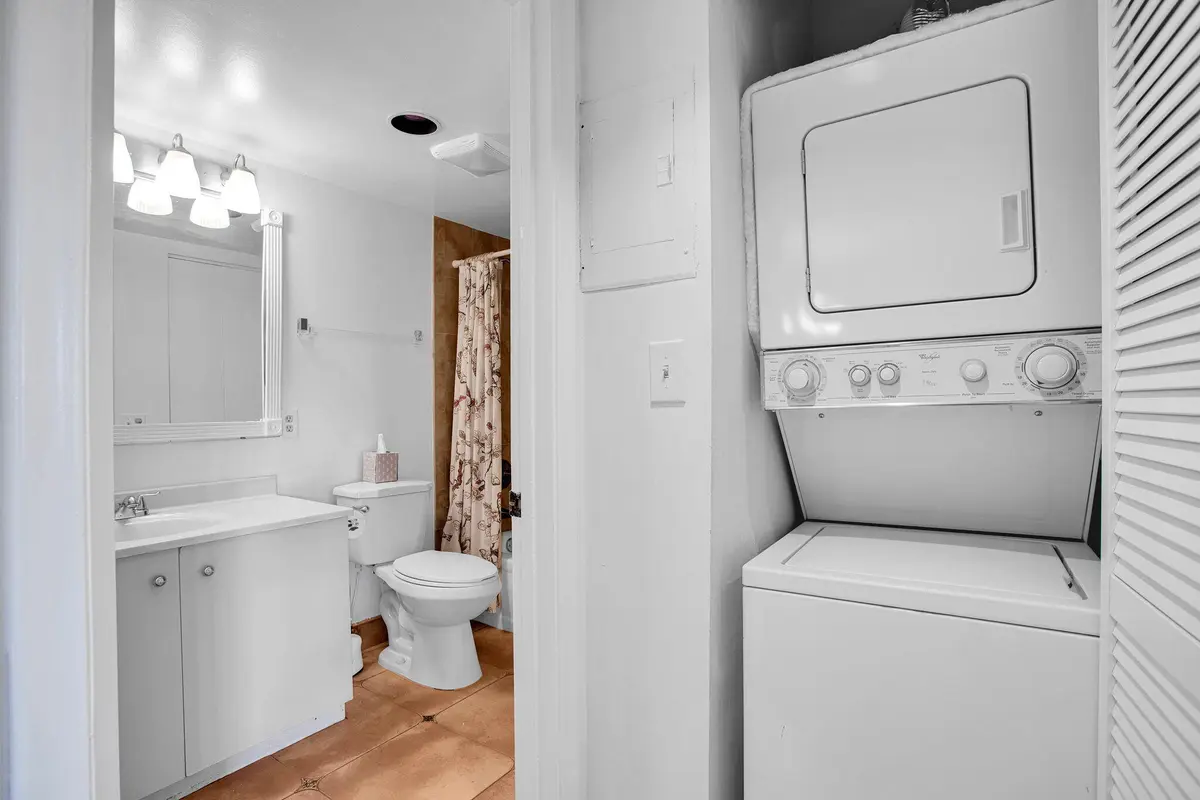 LARGE W/D at 3301 Aruba Way K4, Coconut Creek