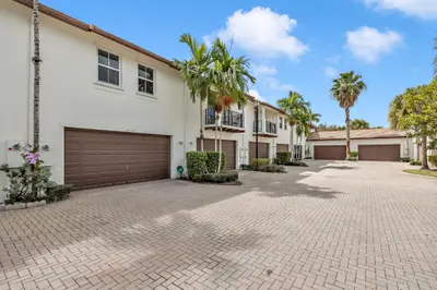 4826 Acadian Trail, Coconut Creek – sold