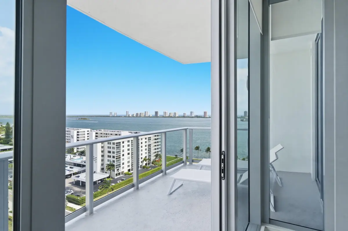 Nautilus_220_balcony_001 at 220 Lake Shore Drive 1205, Lake Park