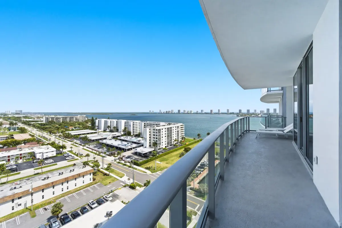 Nautilus_220_balcony_004 at 220 Lake Shore Drive 1205, Lake Park